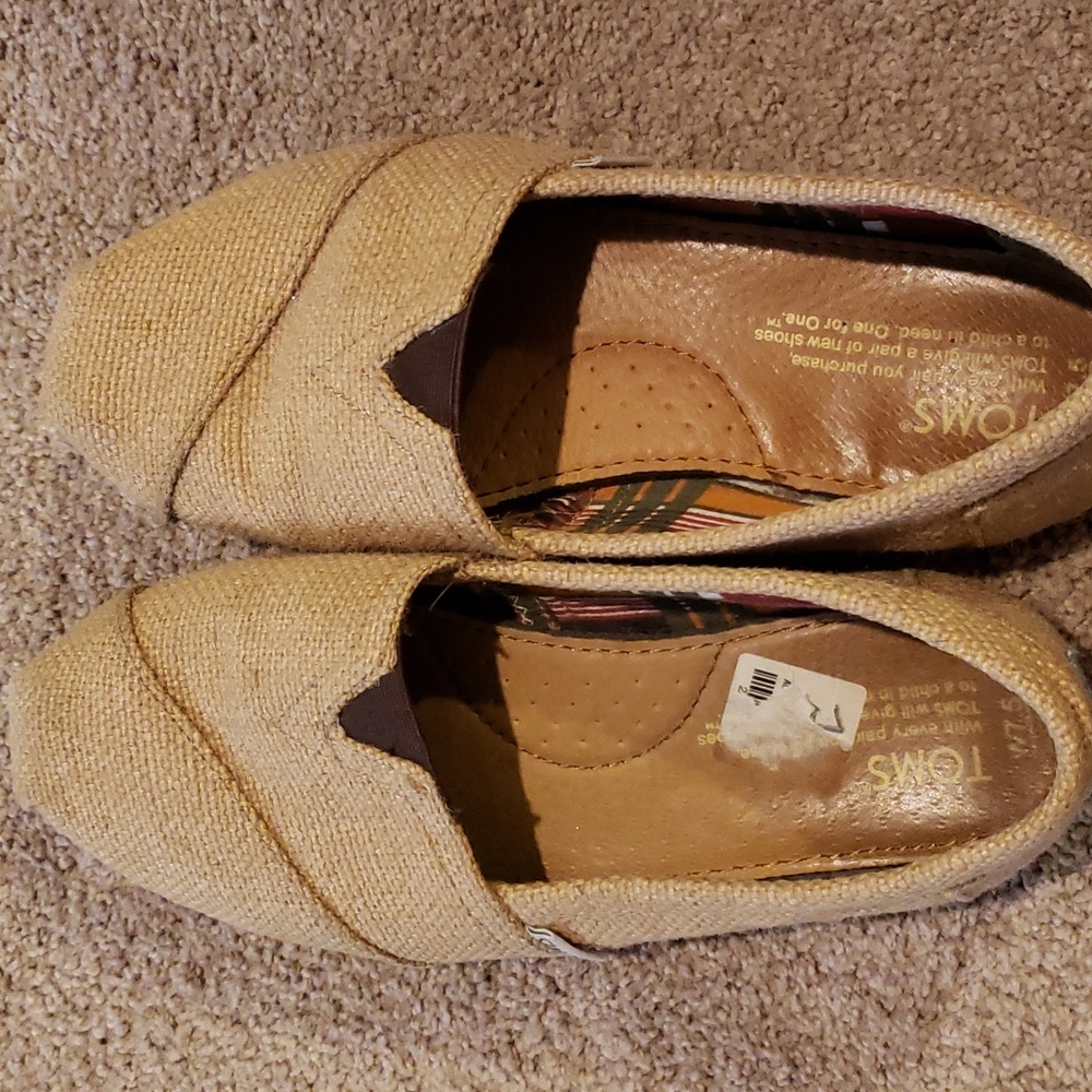 Women's brown burlap Toms